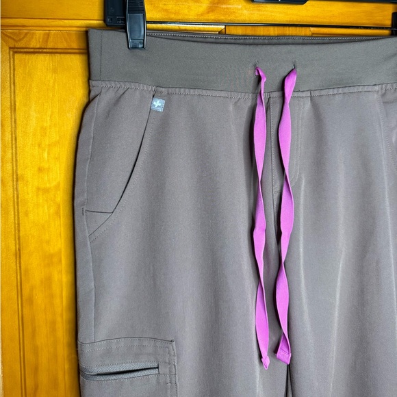 FIGS Zamora Jogger Scrub Pants™ Smokey Taupe Size SMALL TALL Limited Edition - Picture 3 of 7